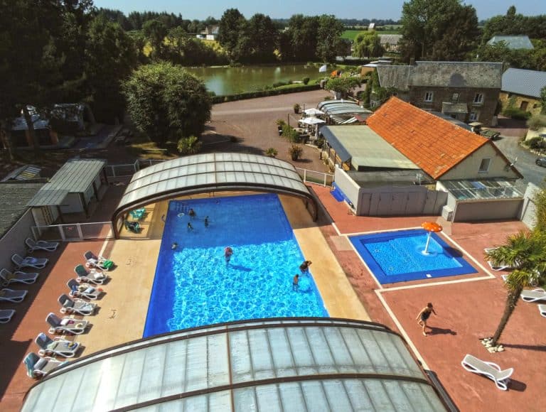 camping avec piscine chauffée proche Colleville sur Mer