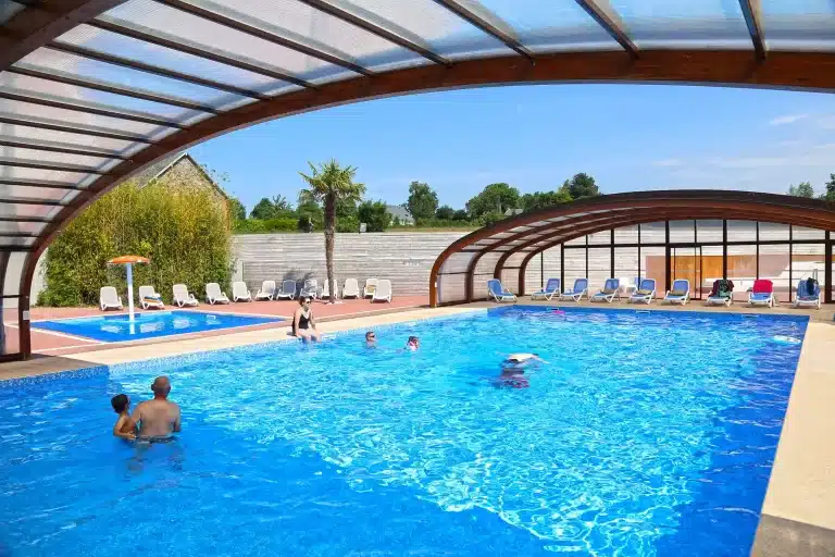 Camping avec piscine couverte et chauffée à Saint-Lô.
