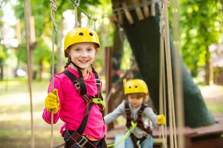 Parc d’activités en extérieur à Bayeux avec parcours d’accrobranche"