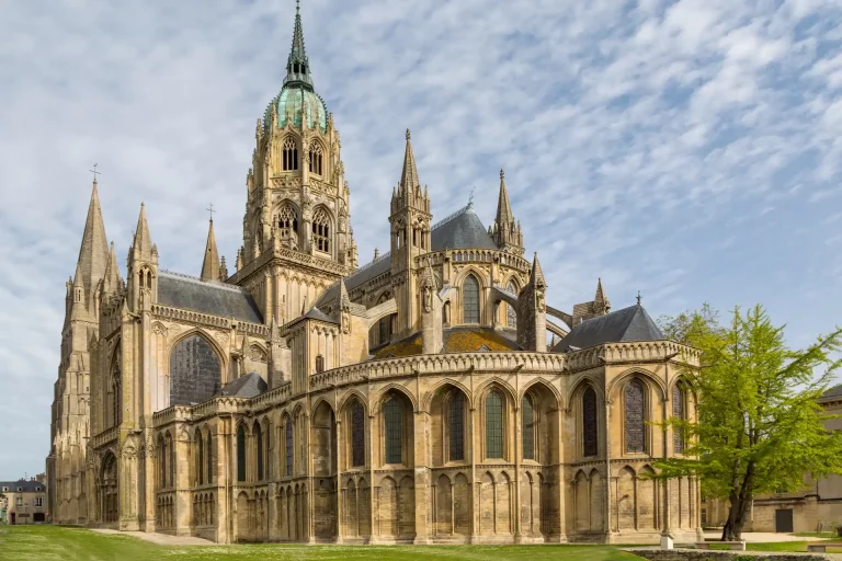 Cathédrale Notre-Dame de Bayeux dans le centre historique
