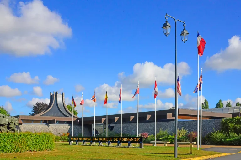 Façade du Musée Mémorial de la Bataille de Normandie à Bayeux