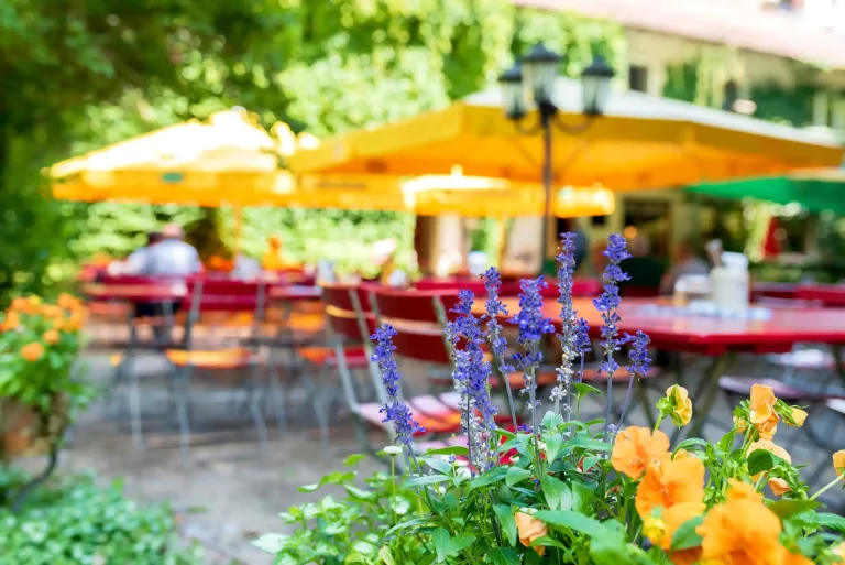 Terrasse de restaurant à Bayeux dans le centre-ville